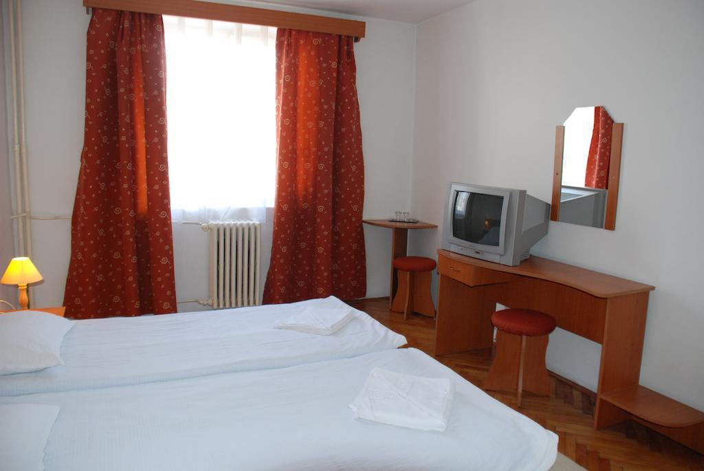 מיירקורה-צ'וק Hotel Merkur מראה חיצוני תמונה