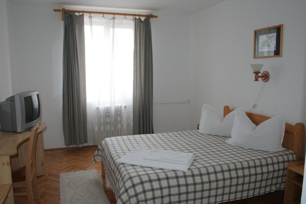 מיירקורה-צ'וק Hotel Merkur חדר תמונה