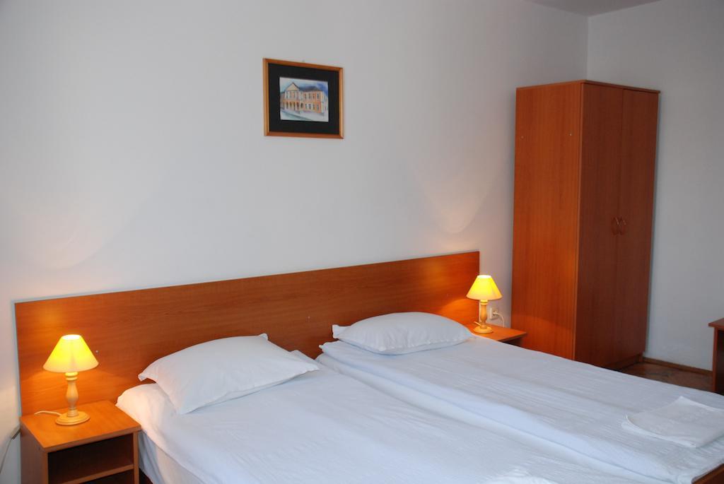 מיירקורה-צ'וק Hotel Merkur חדר תמונה
