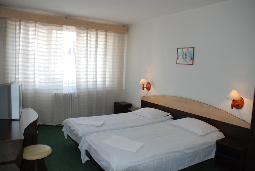 מיירקורה-צ'וק Hotel Merkur מראה חיצוני תמונה