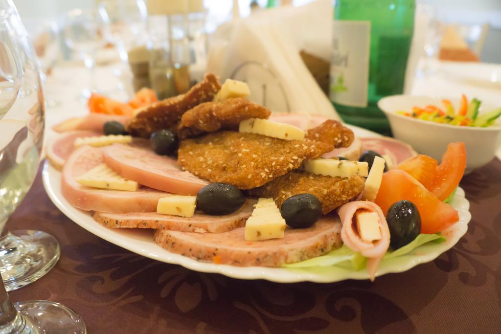 מיירקורה-צ'וק Hotel Merkur מראה חיצוני תמונה