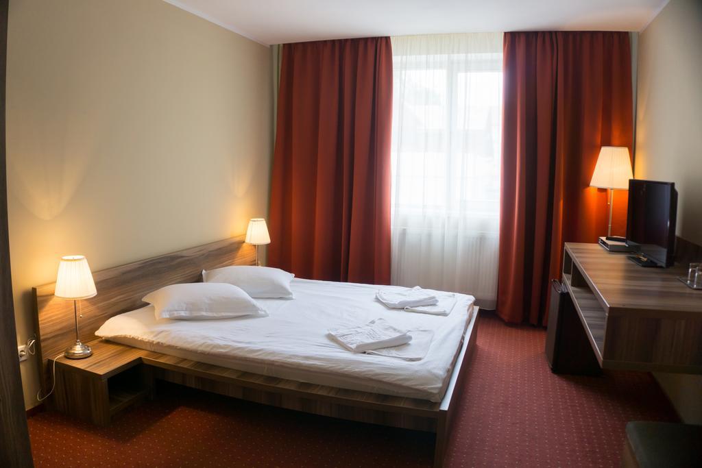 מיירקורה-צ'וק Hotel Merkur מראה חיצוני תמונה