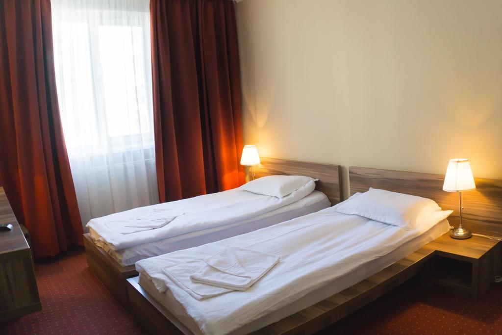 מיירקורה-צ'וק Hotel Merkur מראה חיצוני תמונה